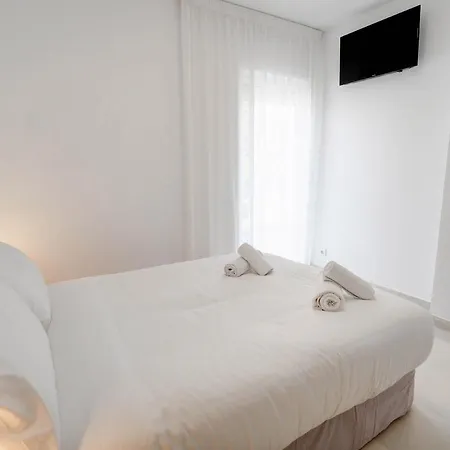 Apartamento Newly Renovated Sitges With Pool Near The Beach By Hello Homes Sitges *